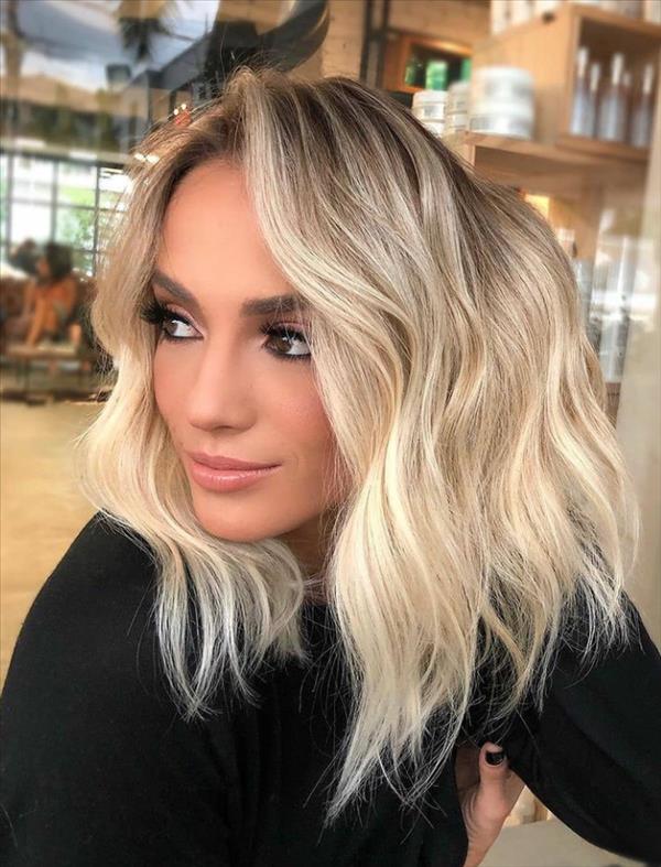 Blonde hair moment Blonde balayage hair color trend 2021! Bellacocosum