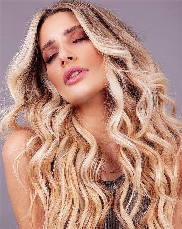 Face framing blonde balayage hair color