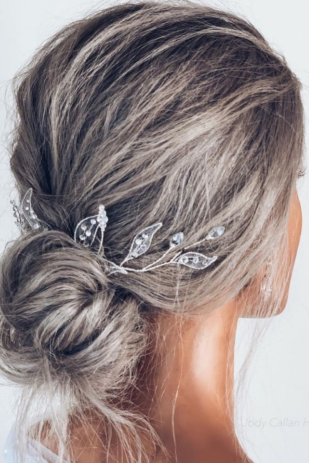 Elegant and charming wedding hairstyle for bride