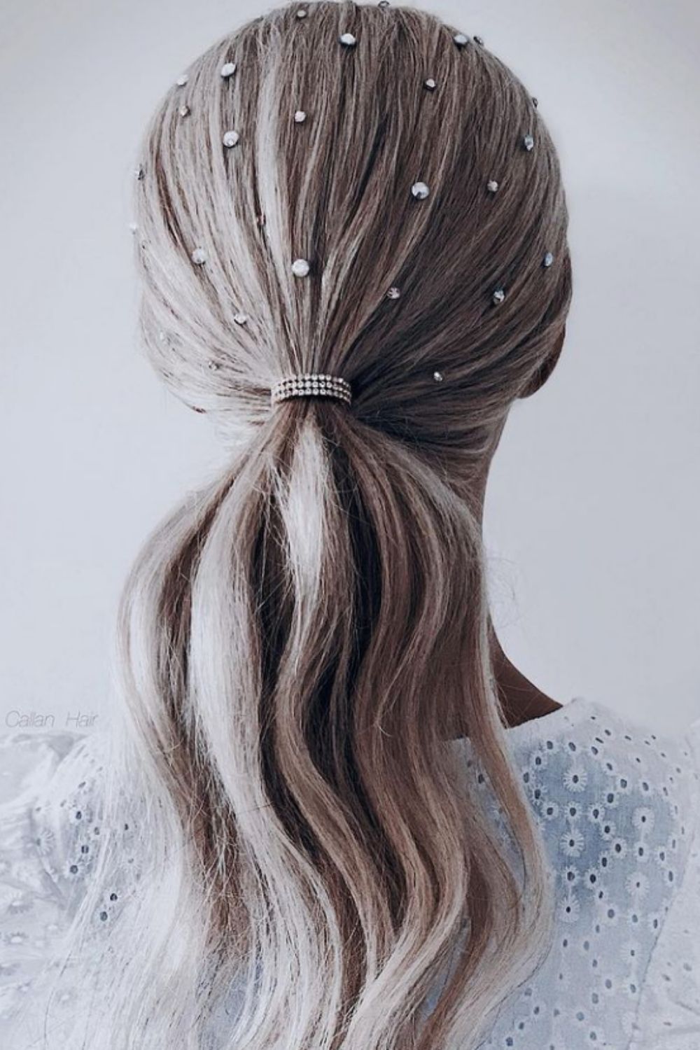 Elegant and charming wedding hairstyle for bride