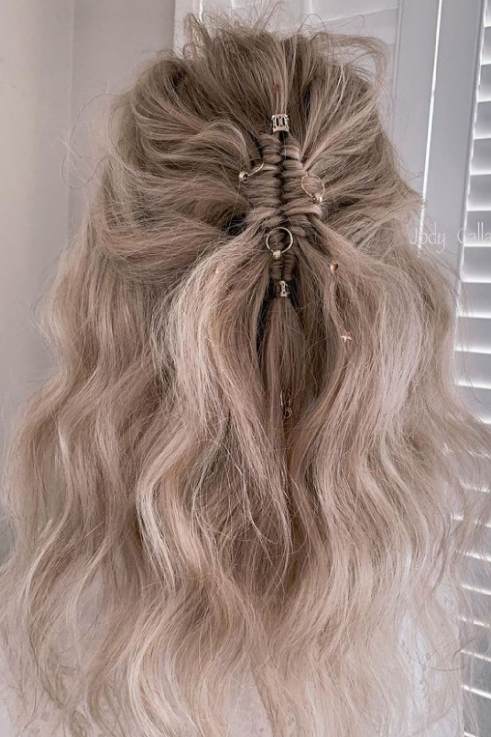 Elegant and charming wedding hairstyle for bride