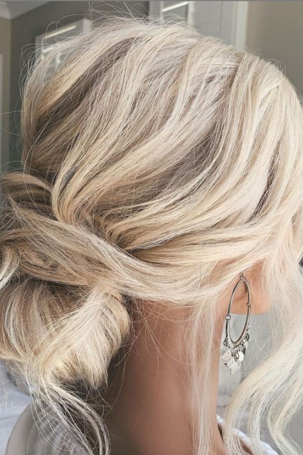 Elegant and charming wedding hairstyle for bride