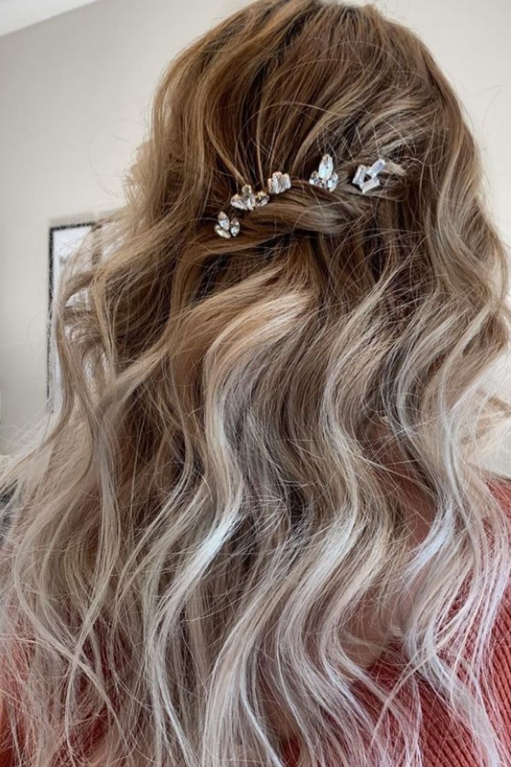 Elegant and charming wedding hairstyle for bride