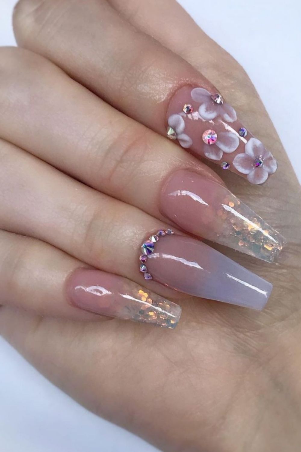 35 Amazing Glitter Acrylic Nails You Want To Try In 2021 Page 4 Of 5
