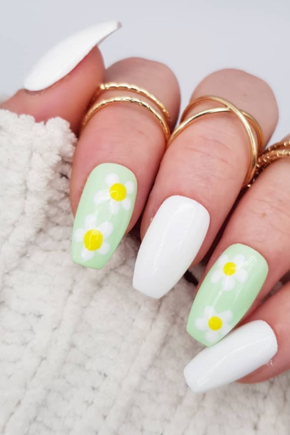 Elegant White Nail Design To Try For A Party In 2021!