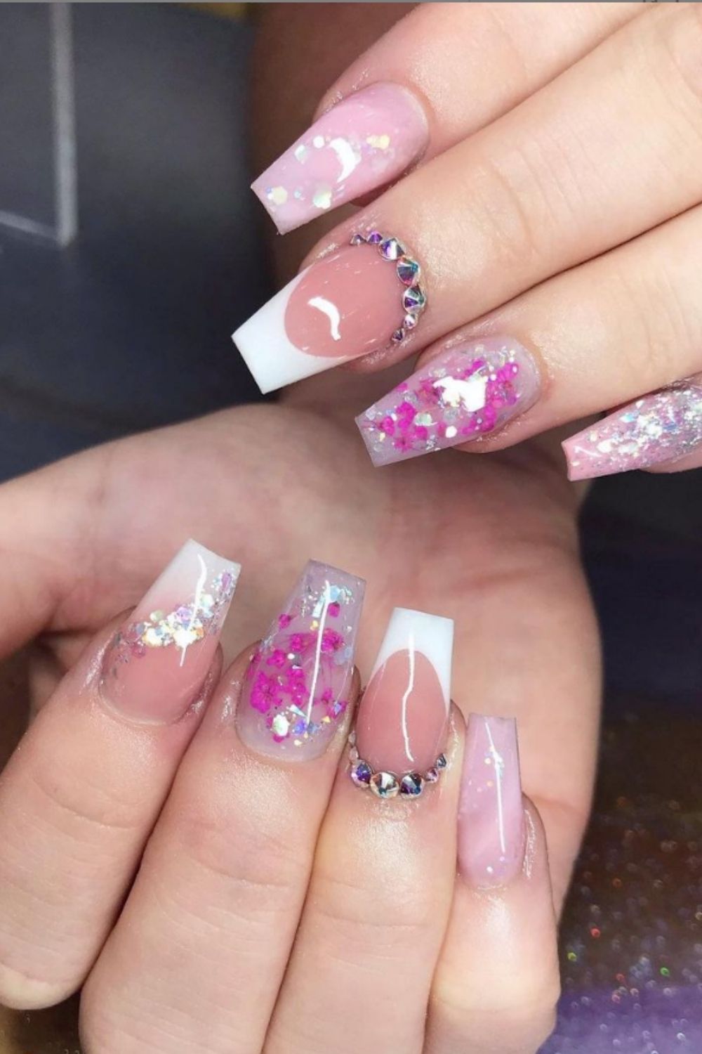 35+ Amazing Glitter Acrylic Nails You Want To Try In 2021!