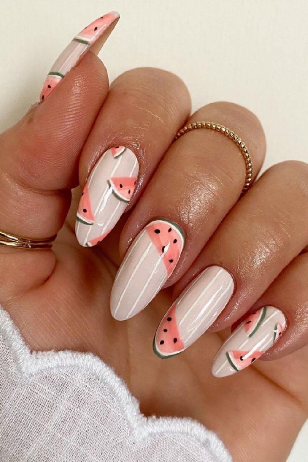 Elegant White Nail Design To Try For A Party In 2021!