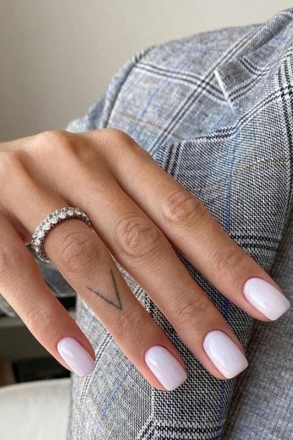 Elegant White Nail Design To Try For A Party In 2021!