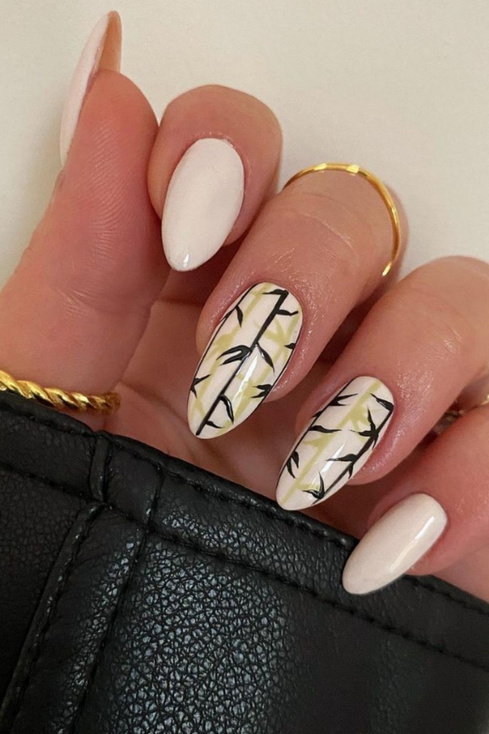 Elegant White Nail Design To Try For A Party In 2021!