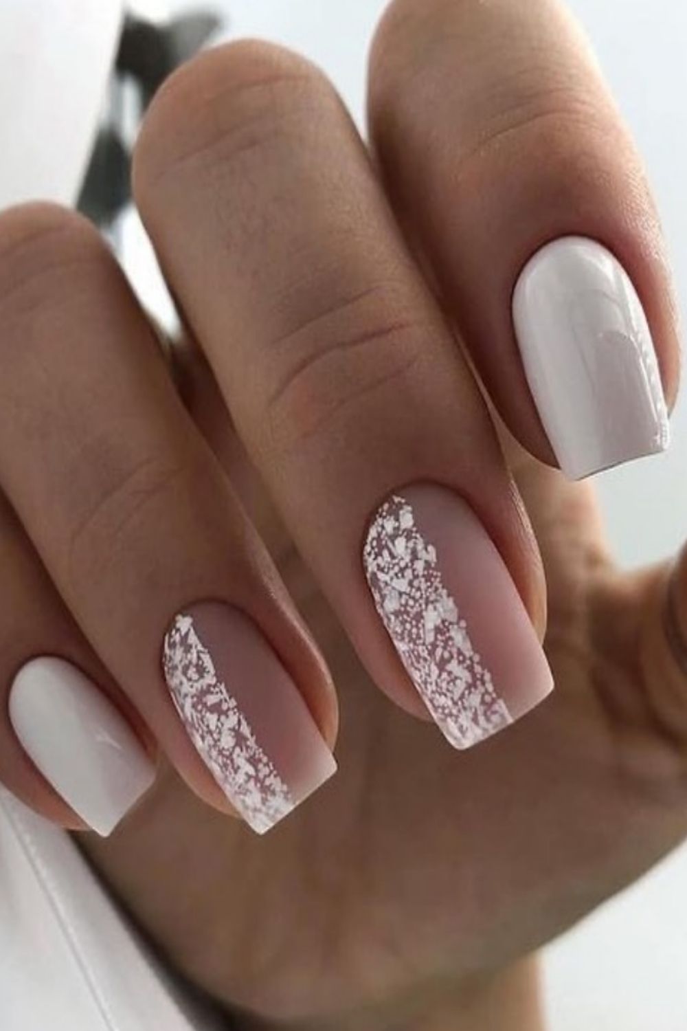 Elegant White Nail Design To Try For A Party In 2021!