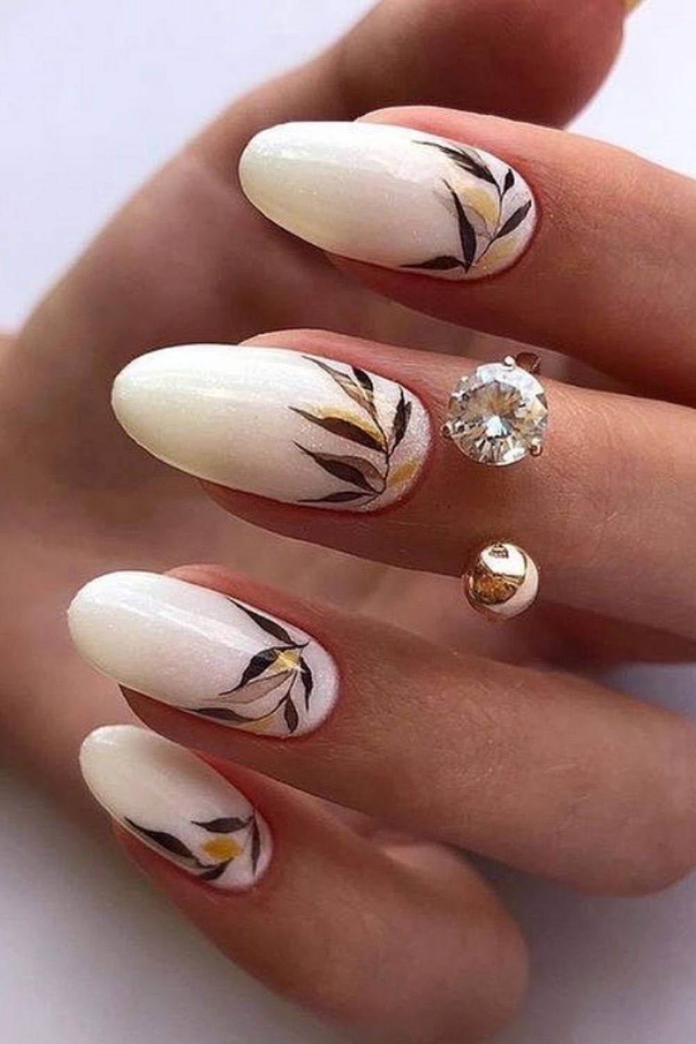 Elegant White Nail Design To Try For A Party In 2021!