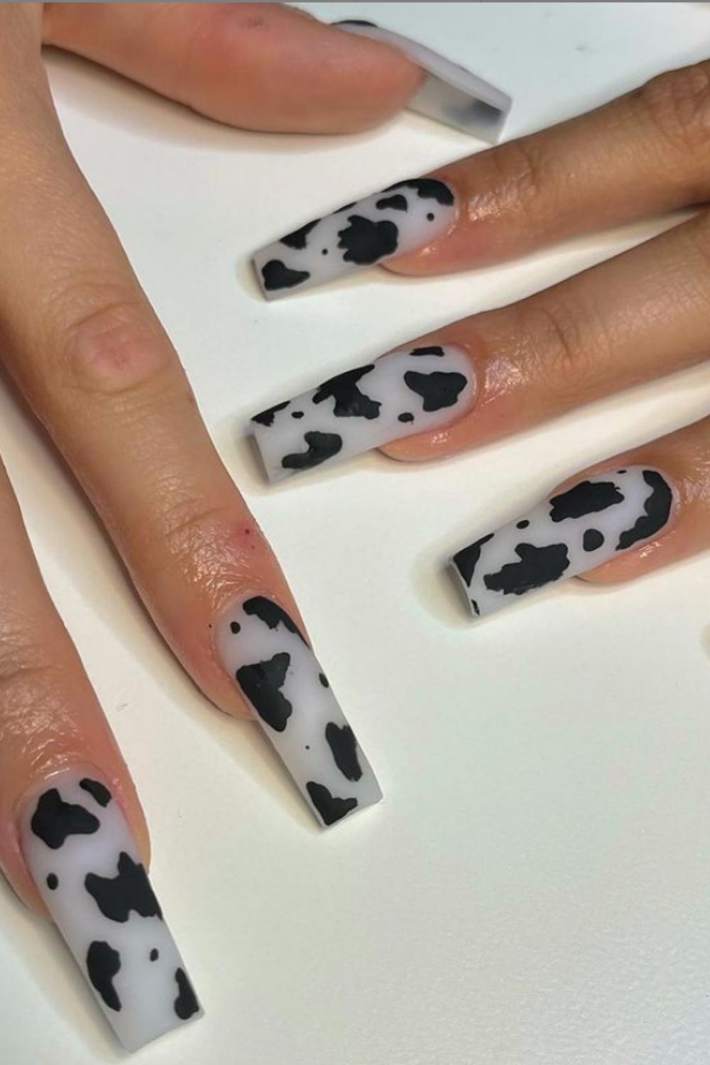 40 Stylish Black And White Nails To Do In Summer 2021!