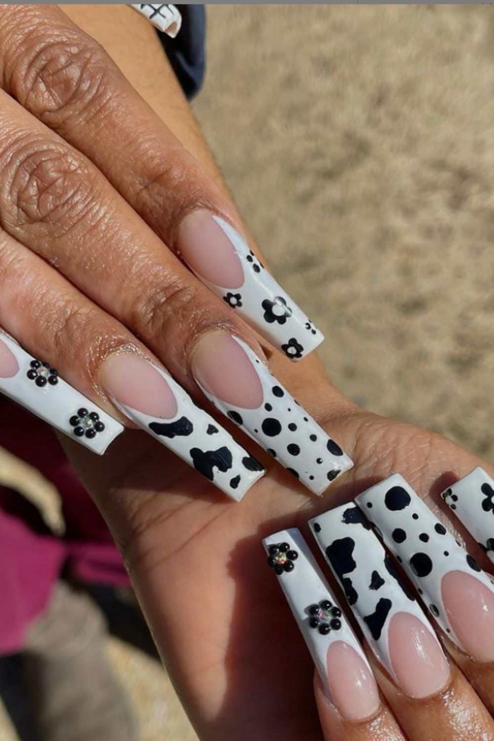 40 Stylish Black And White Nails To Do In Summer 2021!