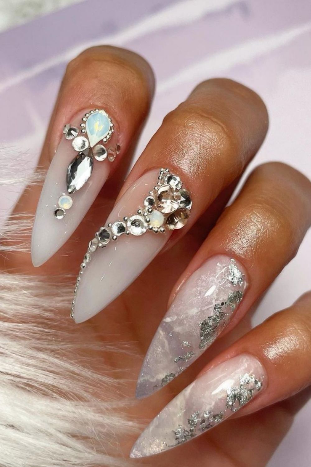 Elegant White Nail Design To Try For A Party In 2021!