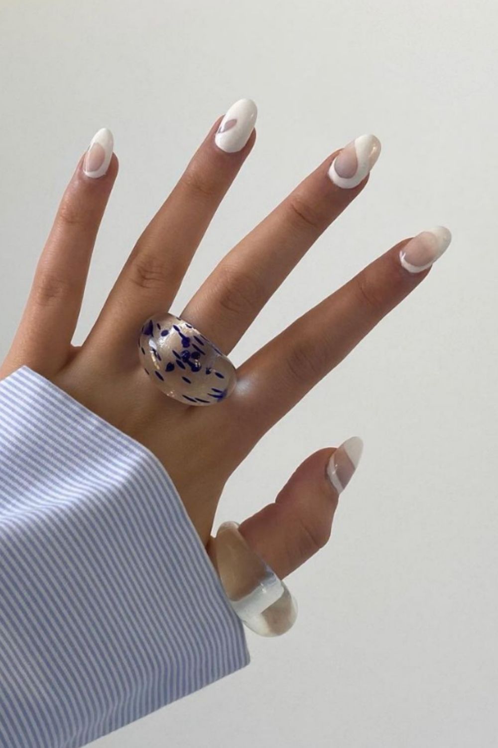 Elegant White Nail Design To Try For A Party In 2021!