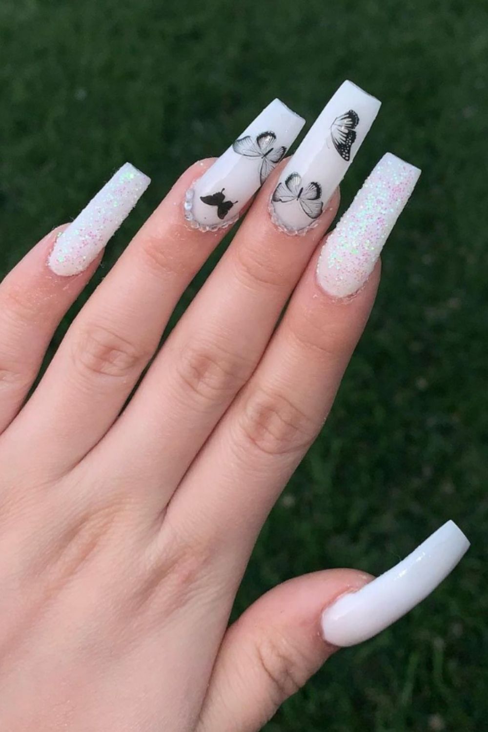 Elegant White Nail Design To Try For A Party In 2021!