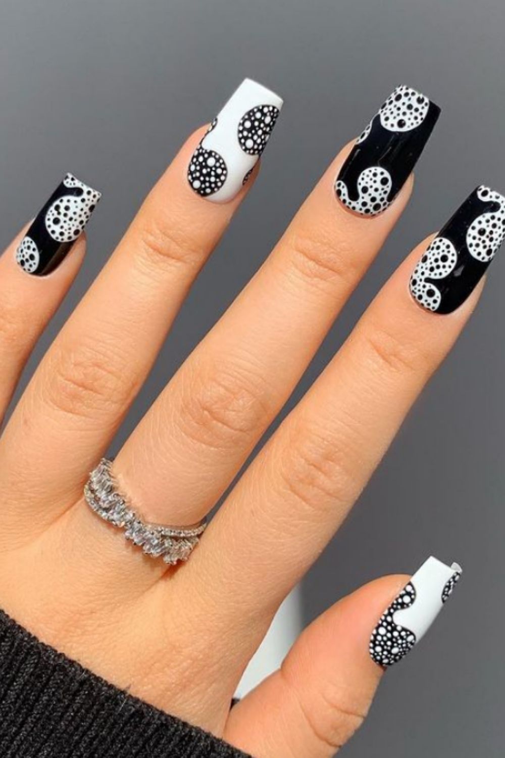 Elegant White Nail Design To Try For A Party In 2021!