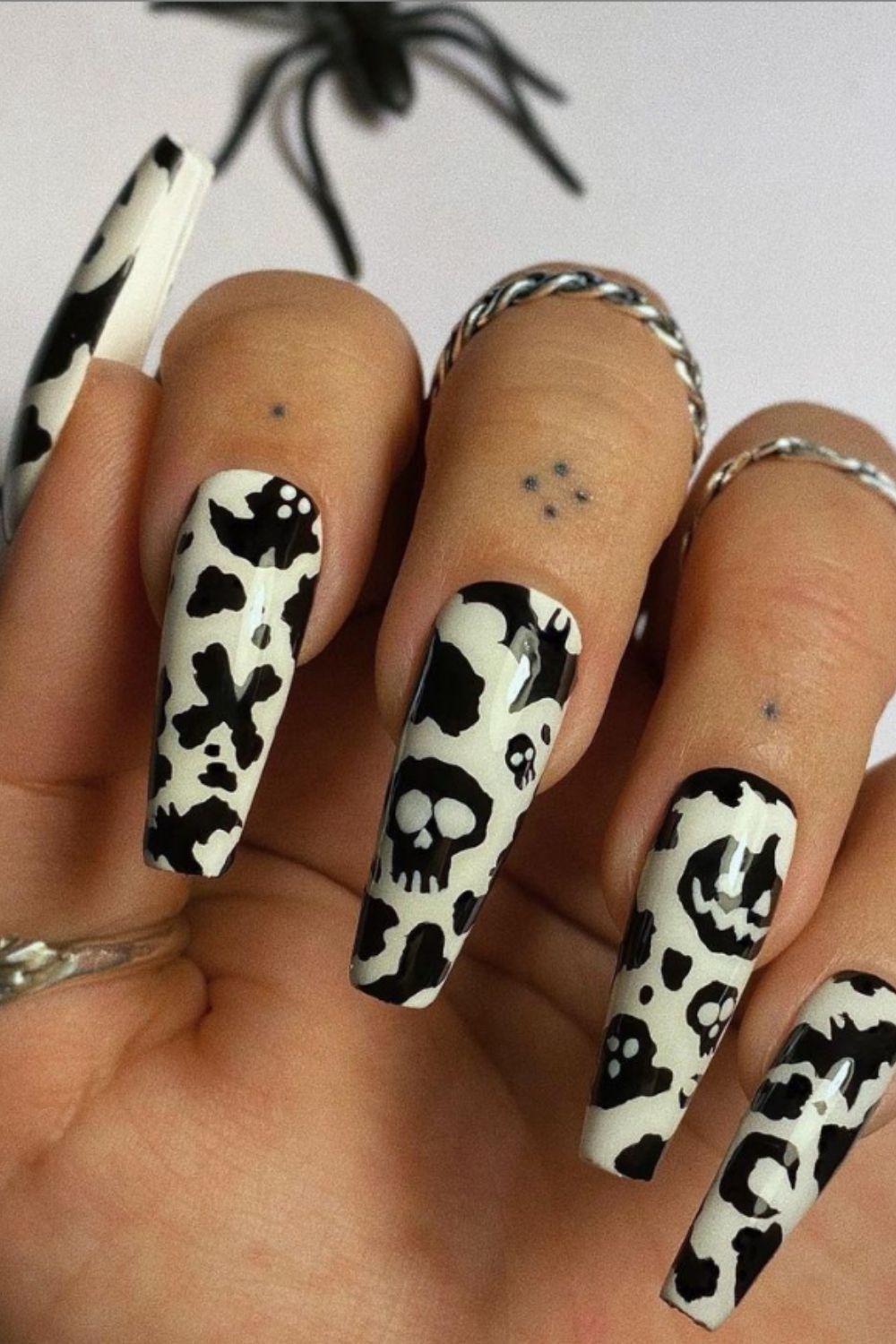 40 Stylish Black And White Nails To Do In Summer 2021!