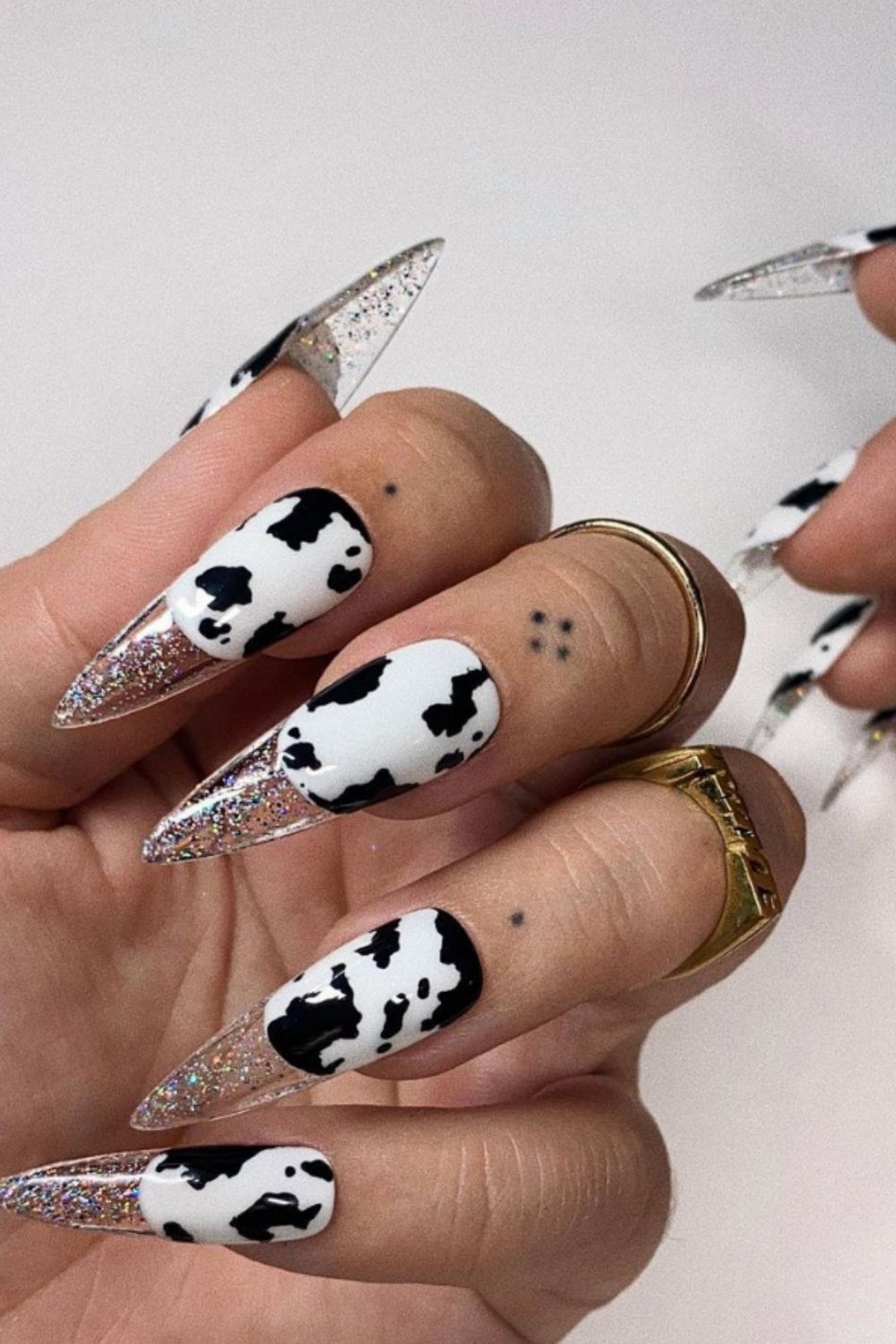 40 Stylish Black And White Nails To Do In Summer 2021!