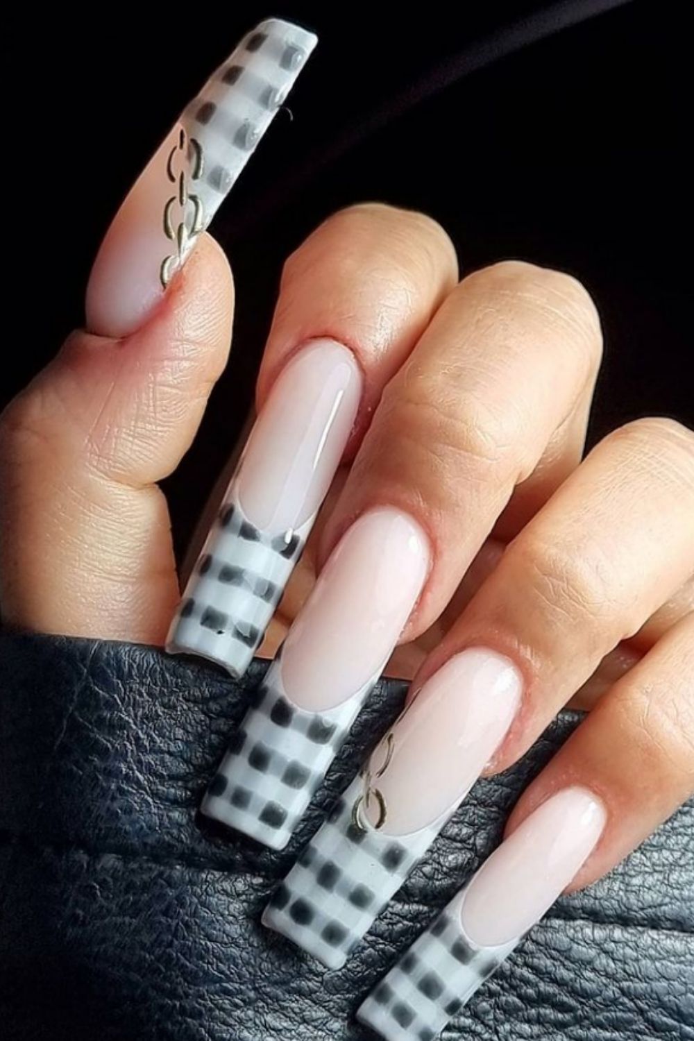 Elegant White Nail Design To Try For A Party In 21