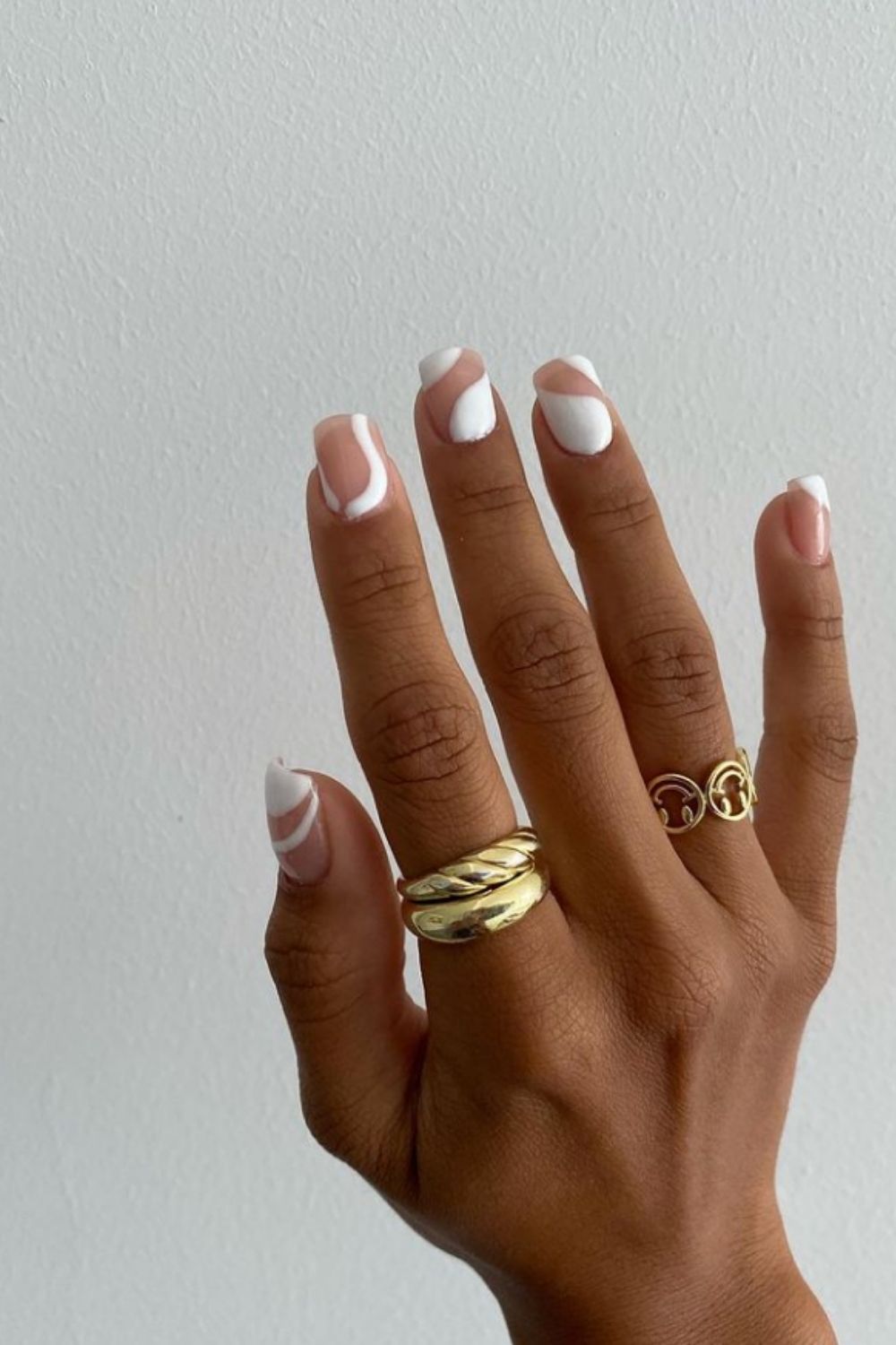 Elegant White Nail Design To Try For A Party In 2021!