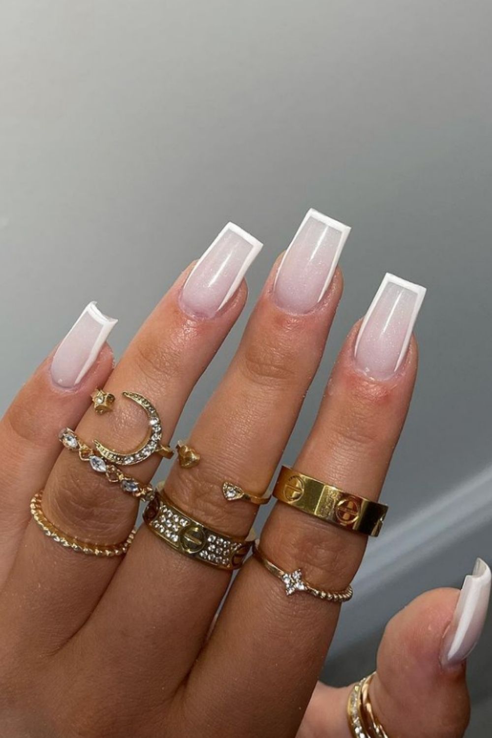 Elegant White Nail Design To Try For A Party In 21