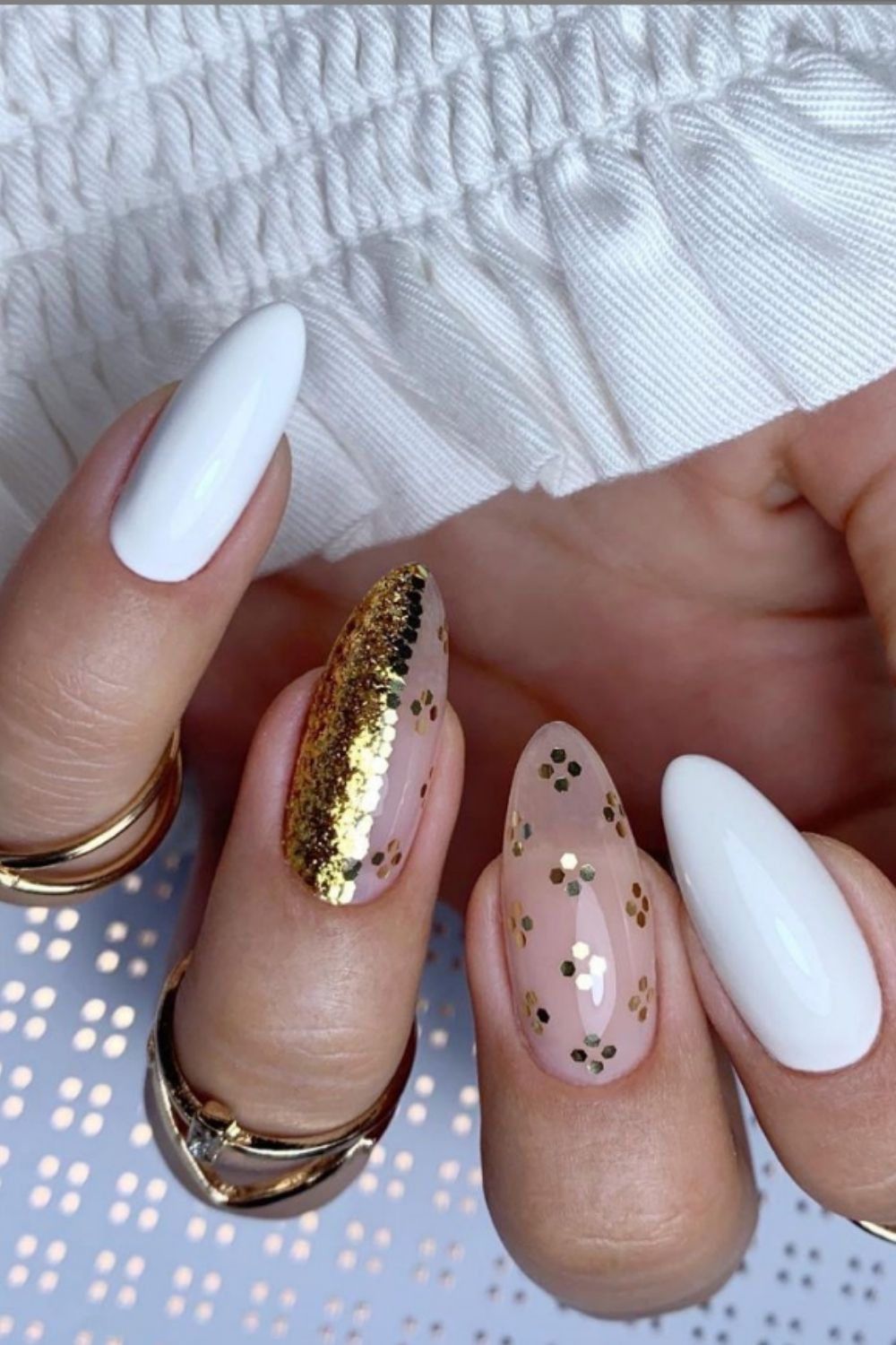 Elegant White Nail Design To Try For A Party In 2021!