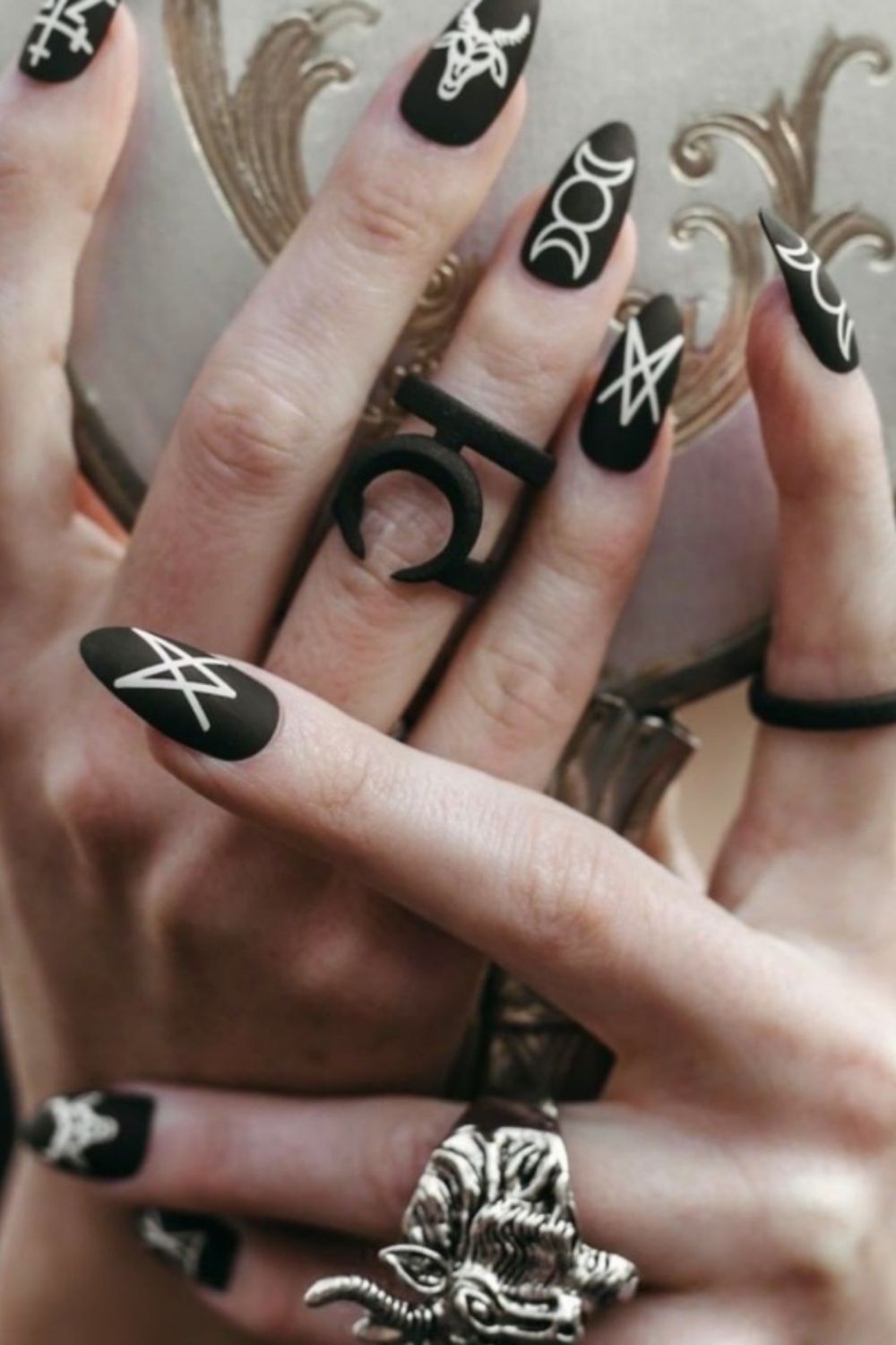 Black acrylic nails | the fall season nails color 2021