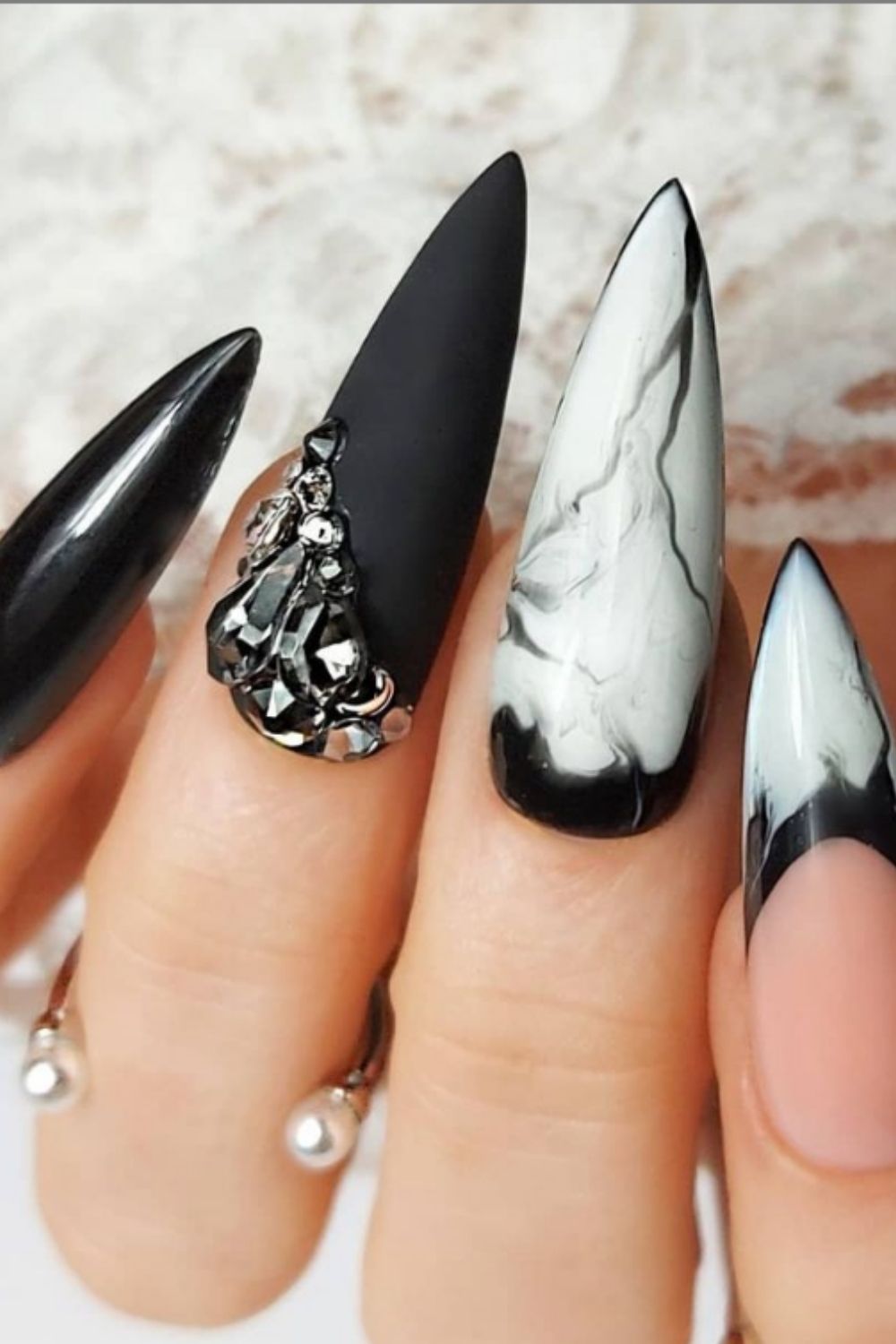 Black acrylic nails | the fall season nails color 2021