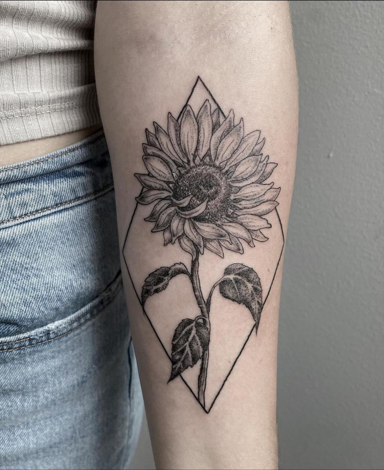 18 Amazing Sunflower Tattoo Ideas to Celebrate the Beauty of Nature