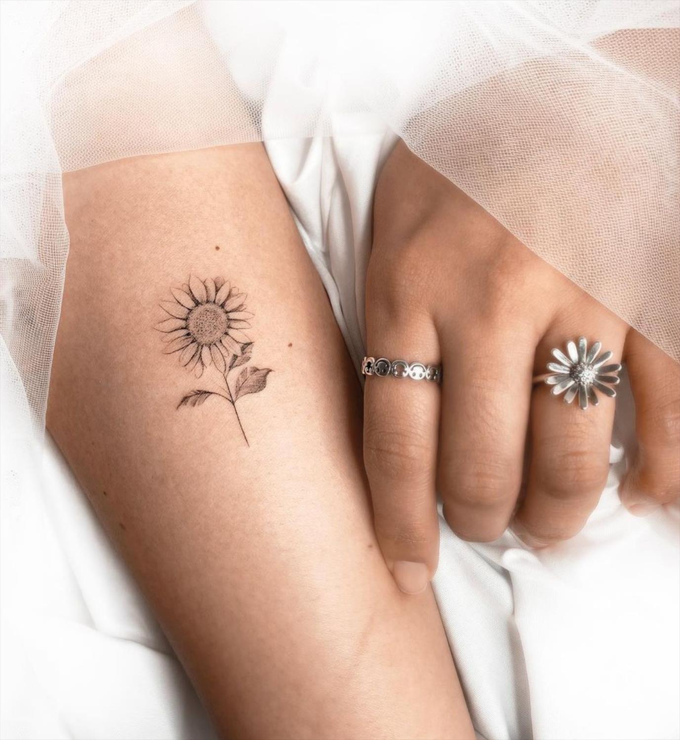 18 Amazing Sunflower Tattoo Ideas to Celebrate the Beauty of Nature