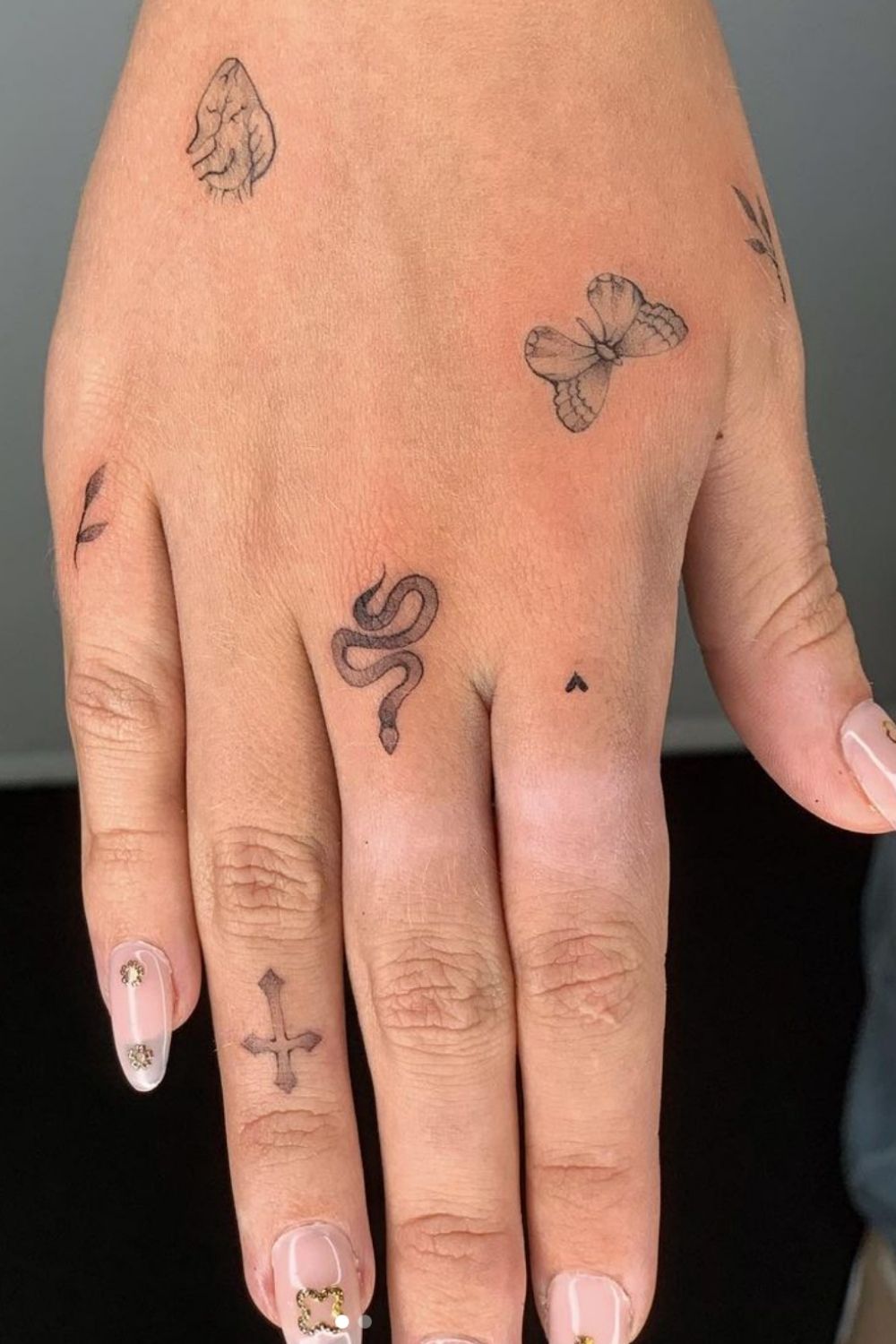 Cute Minimalist Tattoos Design for women with tiny tattoo pattern