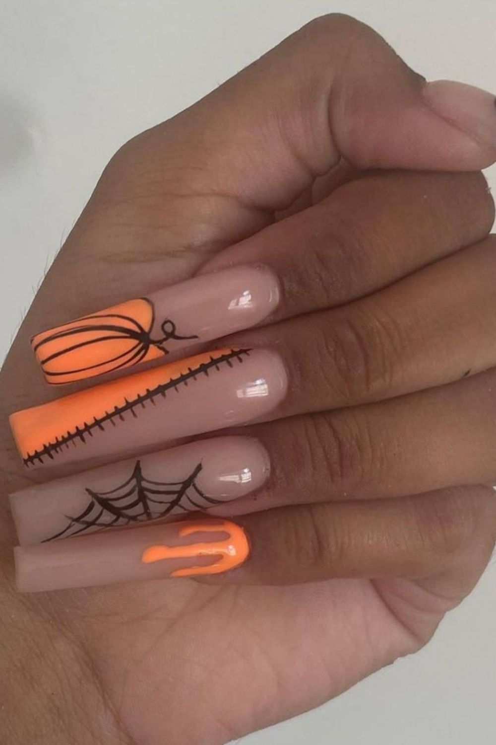 Halloween nail aesthetic | Trendy Halloween manicure to try 2021