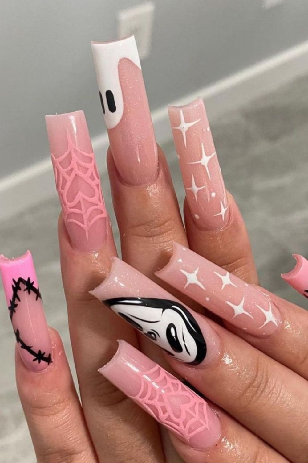 Halloween nail aesthetic | Trendy Halloween manicure to try 2021