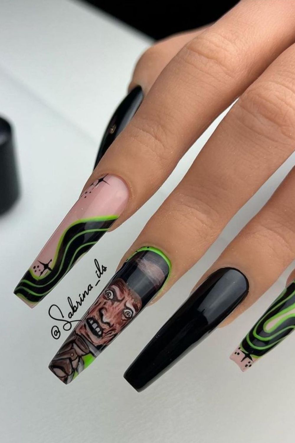 Halloween nail aesthetic | Trendy Halloween manicure to try 2021