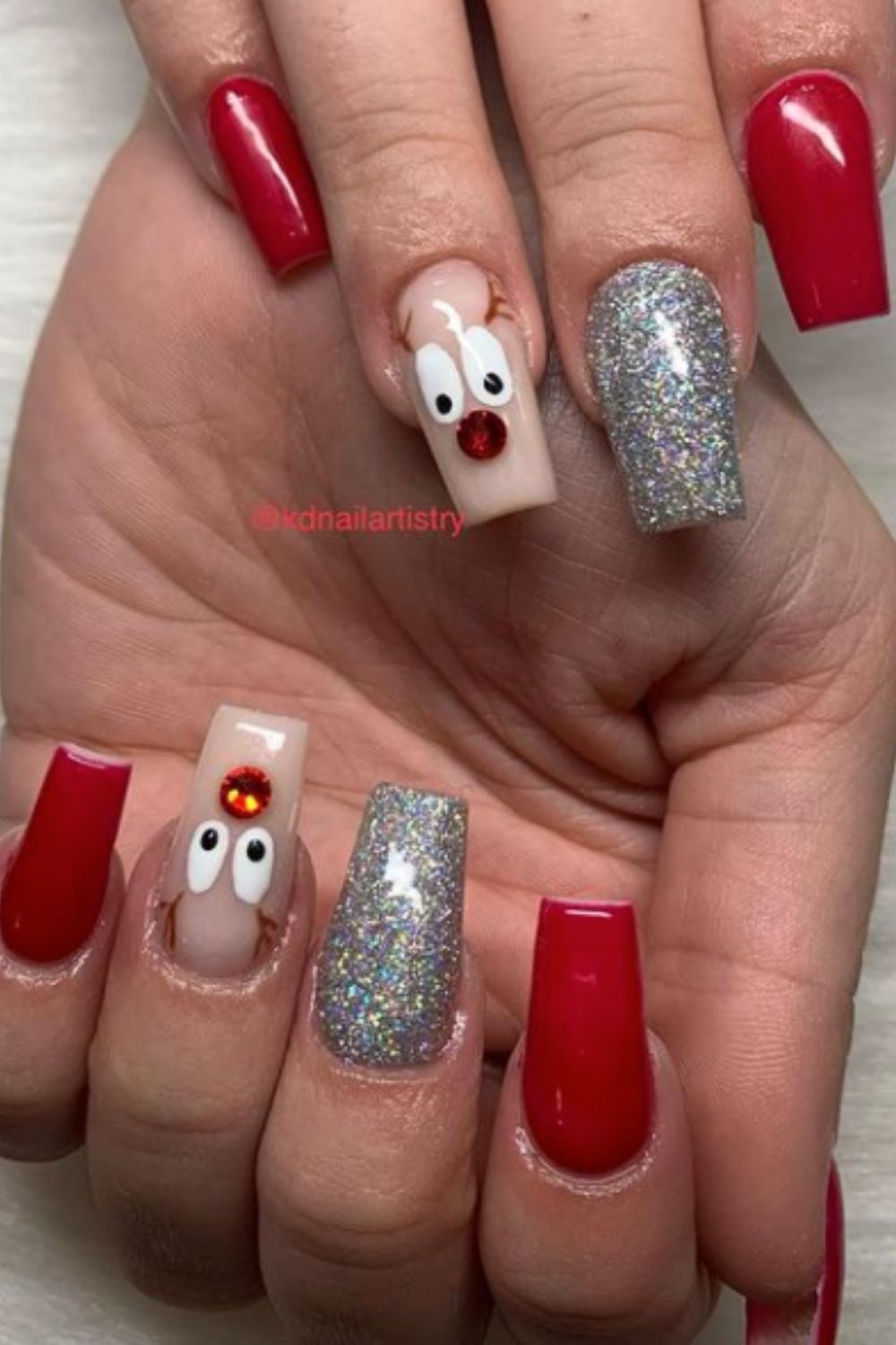 How can we try Christmas nails?