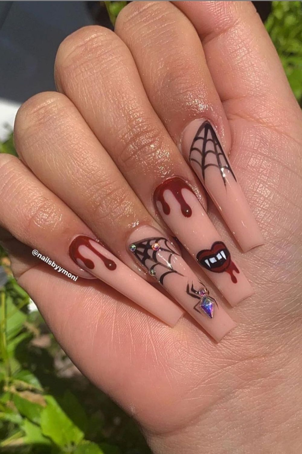 Halloween nail aesthetic | Trendy Halloween manicure to try 2021