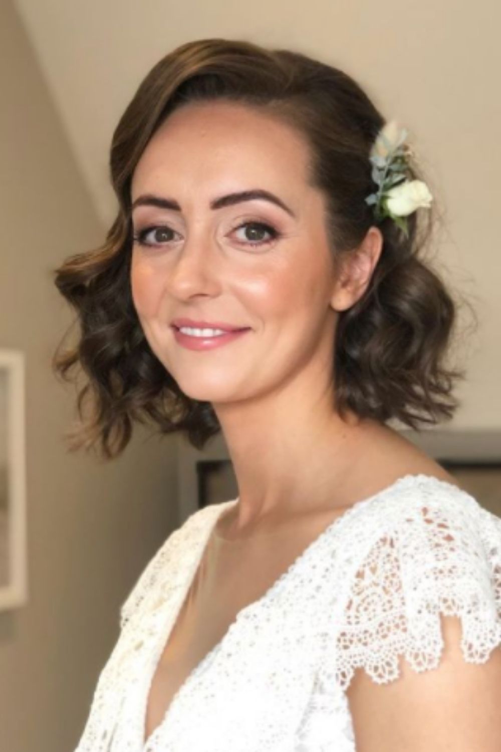 Wedding hairstyles for short hair with leaves and flowers