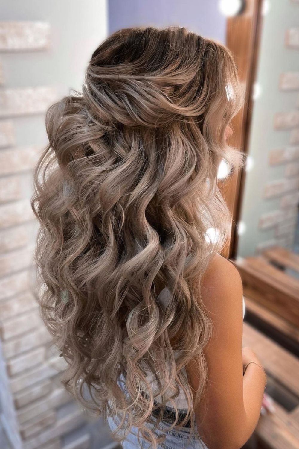 38 Chic Prom Hairstyles for long hair with retro curls  to Let You Be Amazing