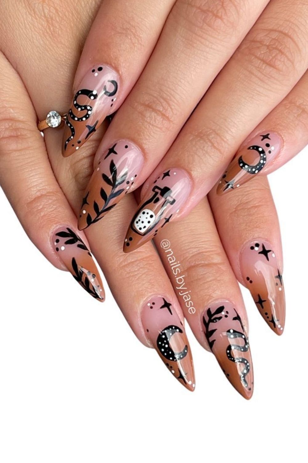 Halloween nail aesthetic | Trendy Halloween manicure to try 2021