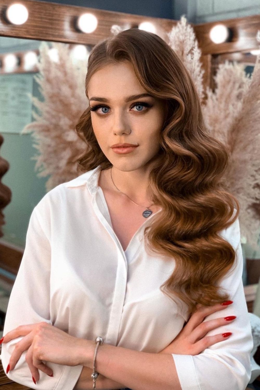 38 Chic Prom Hairstyles for long hair with retro curls  to Let You Be Amazing