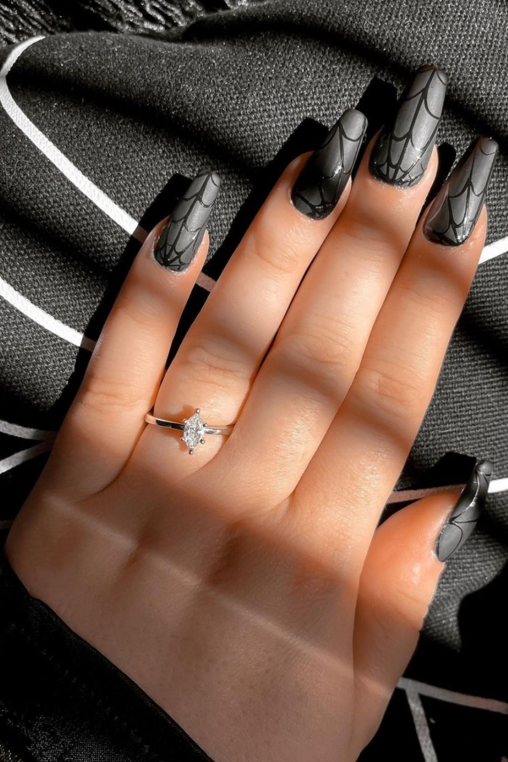 Halloween nail aesthetic | Trendy Halloween manicure to try 2021