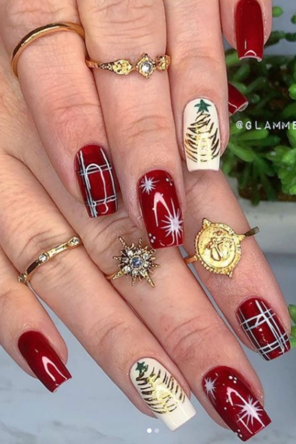 What are Christmas nail with coffin nails