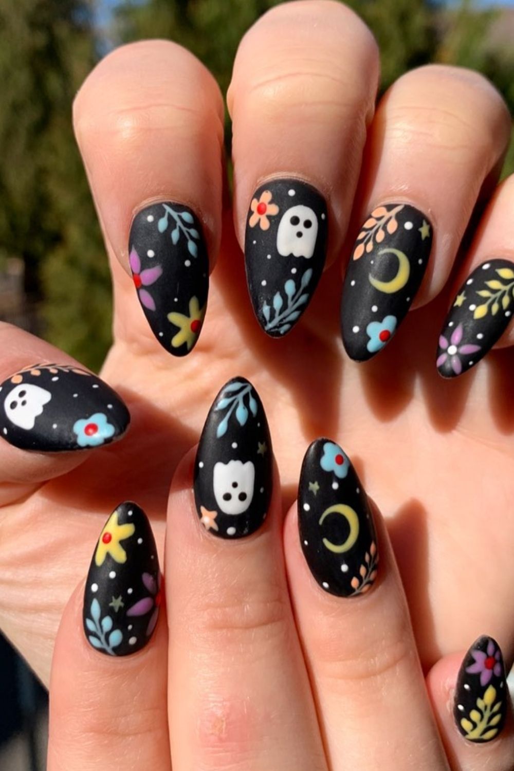 Halloween nail aesthetic | Trendy Halloween manicure to try 2021