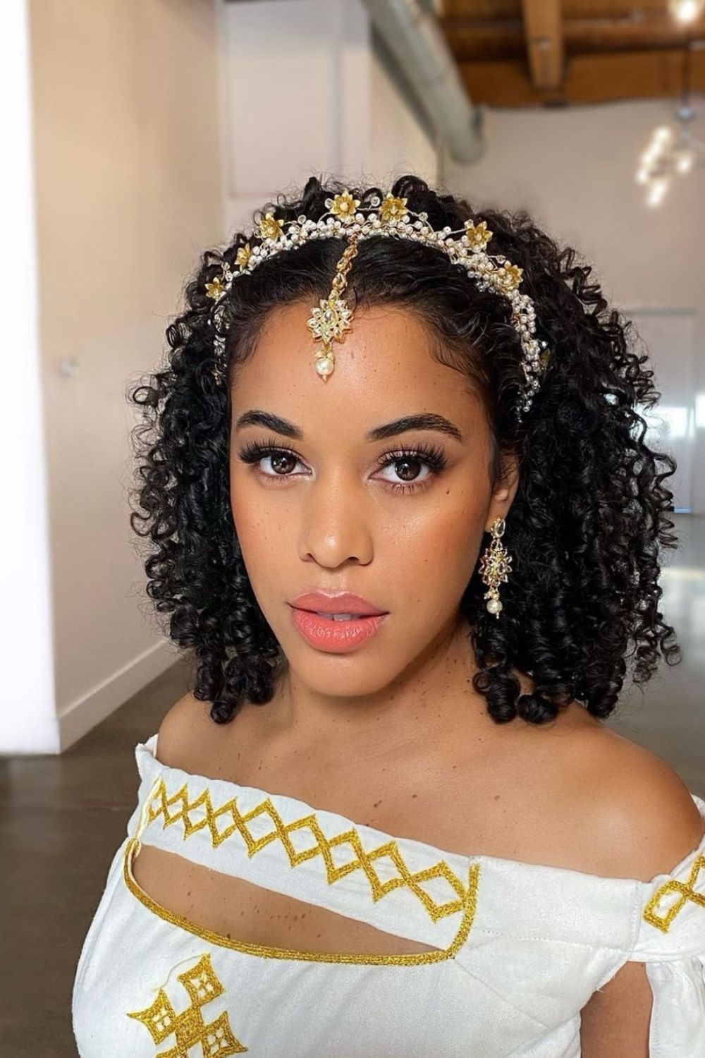 38 Chic Prom Hairstyles for long hair with retro curls  to Let You Be Amazing