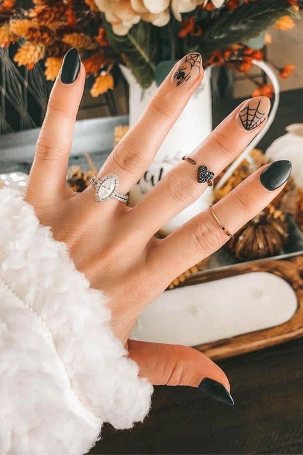 Halloween nail aesthetic | Trendy Halloween manicure to try 2021