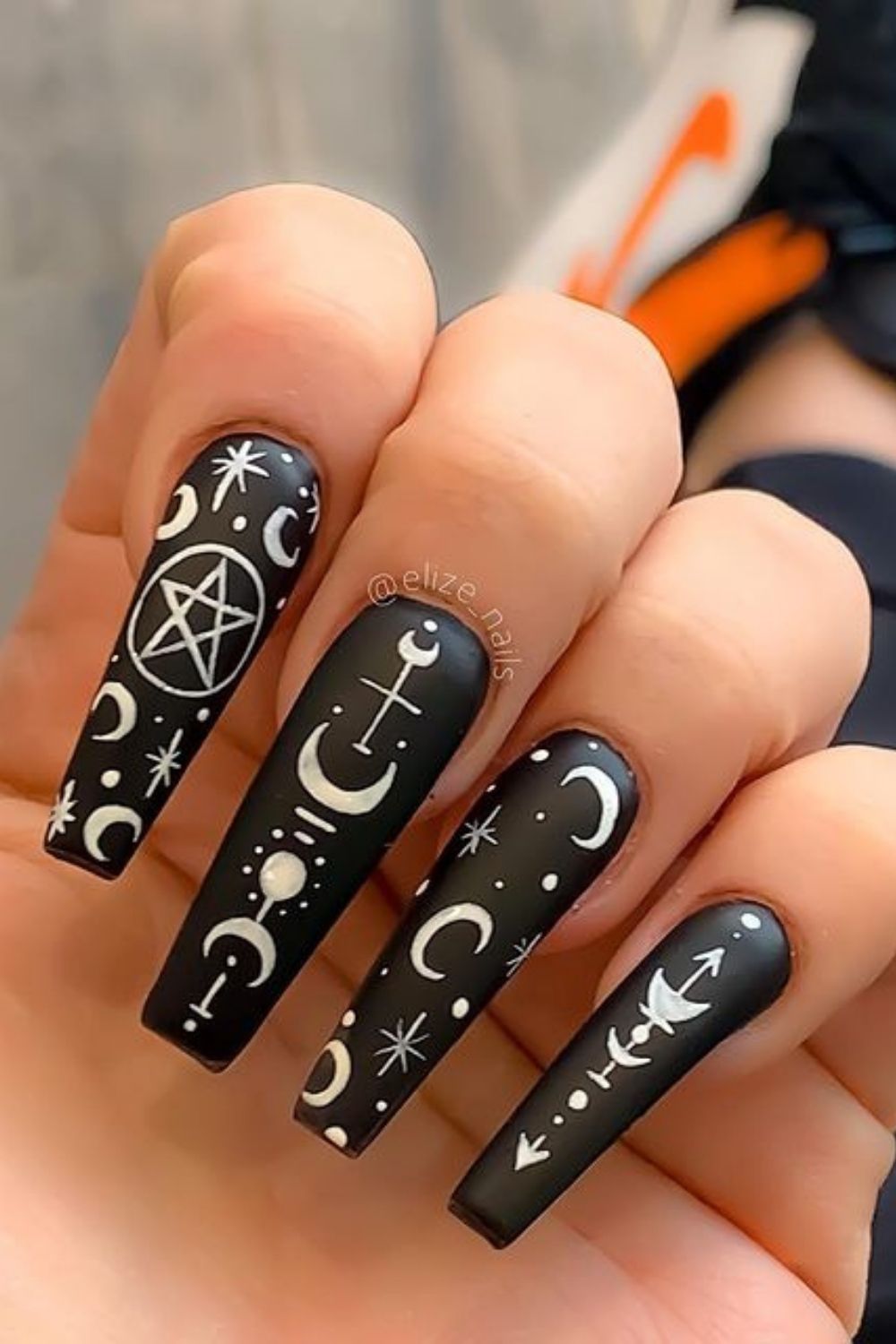 Halloween nail aesthetic | Trendy Halloween manicure to try 2021