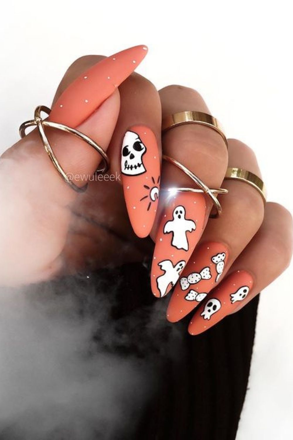 Halloween nail aesthetic | Trendy Halloween manicure to try 2021