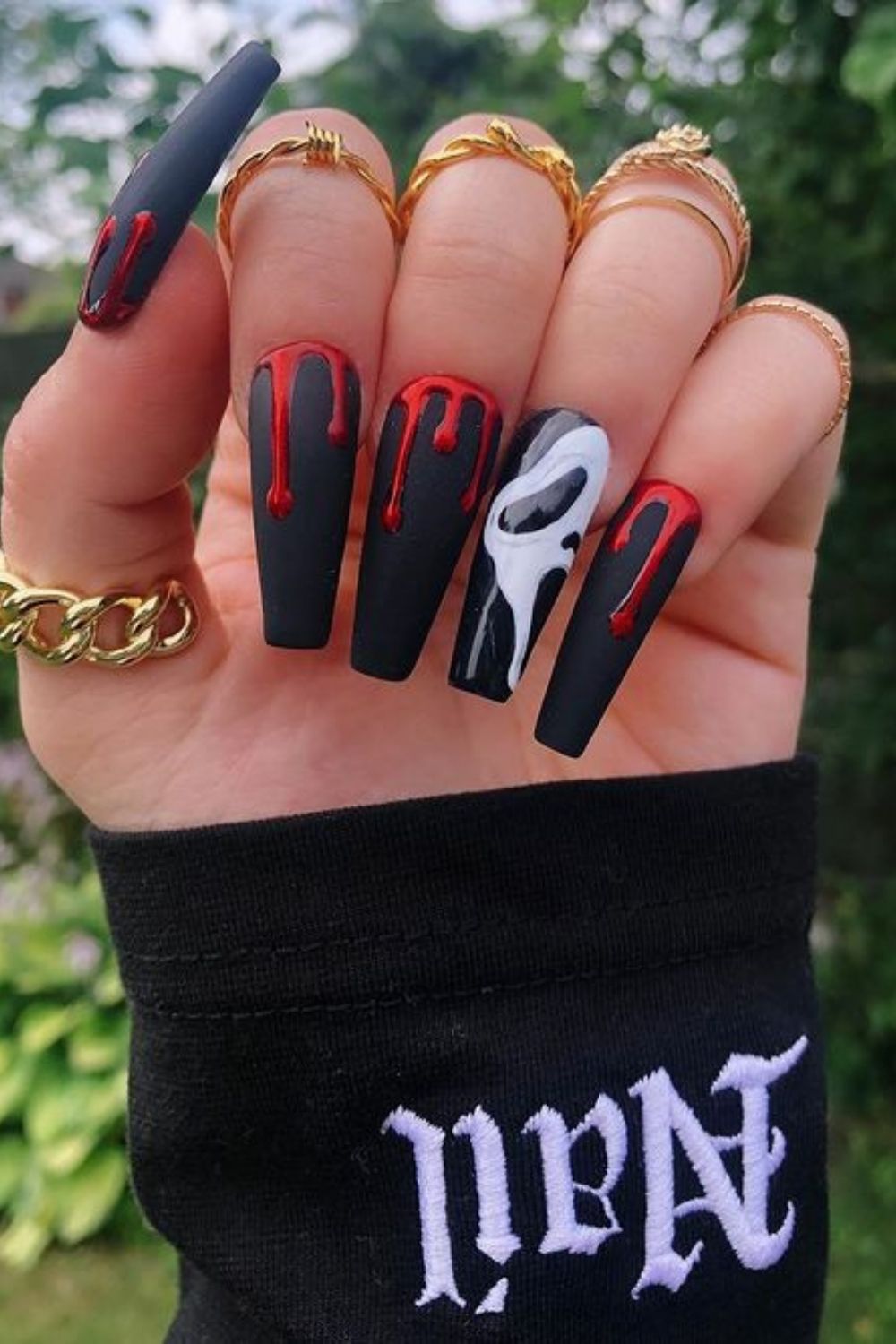 Halloween nail aesthetic | Trendy Halloween manicure to try 2021