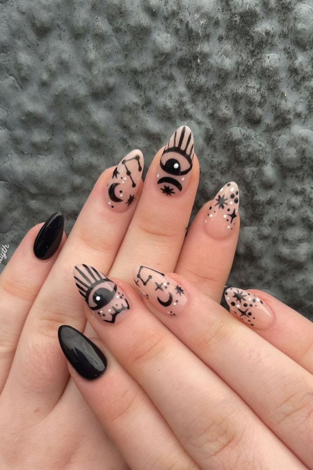 Halloween nail aesthetic | Trendy Halloween manicure to try 2021